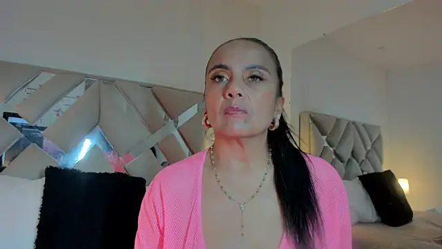 Snapshot of raquell_moore chatting on March 22, 2025, 7:09 pm raquell moore online show from March 22, 2025, 7:09 pm