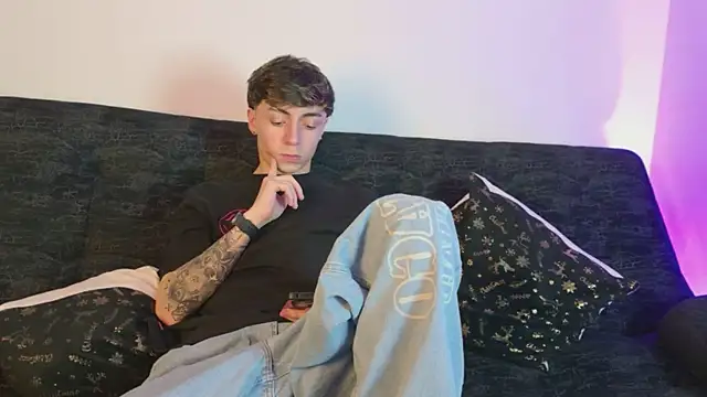 ethan and ava online show from February 8, 2026, 3:04 am