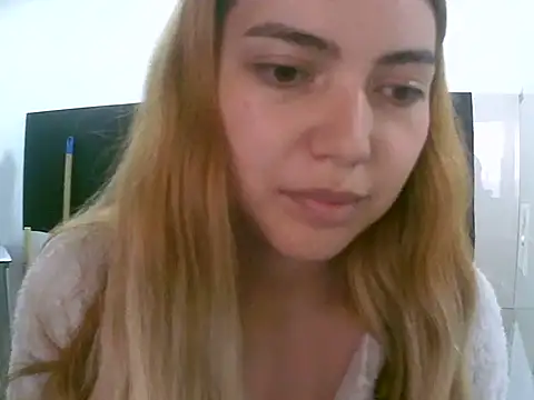 VittoriaTaylor online show from November 24, 2025, 9:37 pm