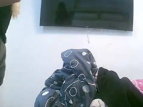 VittoriaTaylor online show from February 4, 2026, 6:36 pm