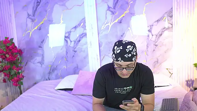 Snapshot of vanilla_hot chatting on November 7, 2025, 1:37 pm vanilla hot online show from November 7, 2025, 1:37 pm