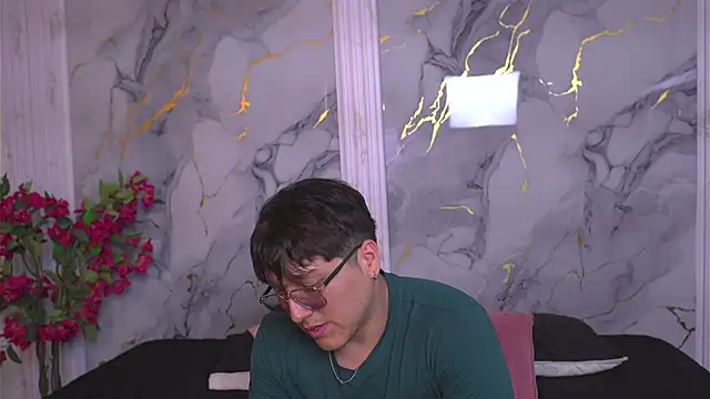 vanilla hot online show from December 4, 2025, 7:24 pm