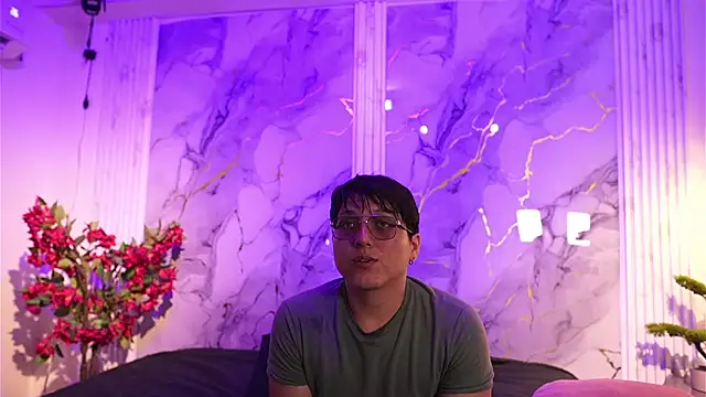 vanilla hot online show from December 19, 2025, 7:27 pm