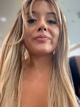 monicavictoria1301 online show from June 20, 2026, 1:05 pm