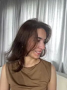 Snapshot of Bella_still chatting on July 4, 2026, 1:37 pm Bella still online show from July 4, 2026, 1:37 pm