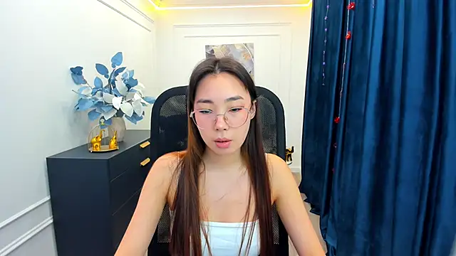 AnnaReyla online show from November 27, 2025, 11:32 am