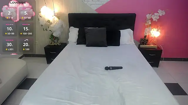 miss honey01 online show from October 11, 2025, 11:39 pm