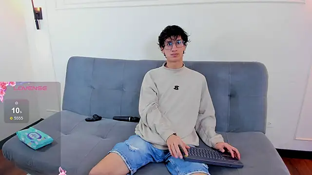 Snapshot of Cum_hunters chatting on June 21, 2026, 3:12 am Cum hunters online show from June 21, 2026, 3:12 am