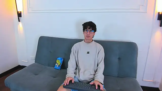 Snapshot of Cum_hunters chatting on June 16, 2026, 3:17 am Cum hunters online show from June 16, 2026, 3:17 am