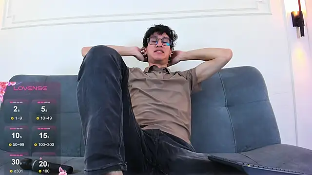 Cum hunters online show from May 31, 2026, 3:23 am