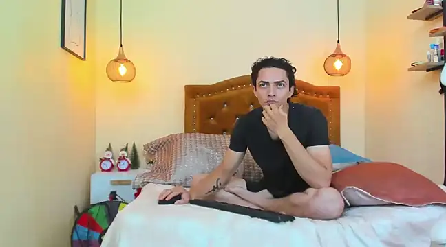 Snapshot of Uzcategui_addams chatting on January 20, 2025, 12:49 pm Uzcategui addams online show from January 20, 2025, 12:49 pm