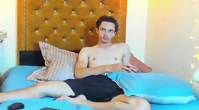 Snapshot of Uzcategui_addams chatting on January 18, 2025, 6:53 pm Uzcategui addams online show from January 18, 2025, 6:53 pm