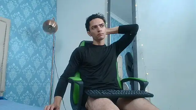 Snapshot of Uzcategui_addams chatting on February 18, 2025, 12:49 pm Uzcategui addams online show from February 18, 2025, 12:49 pm