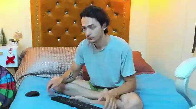 Snapshot of Uzcategui_addams chatting on January 18, 2025, 12:47 pm Uzcategui addams online show from January 18, 2025, 12:47 pm