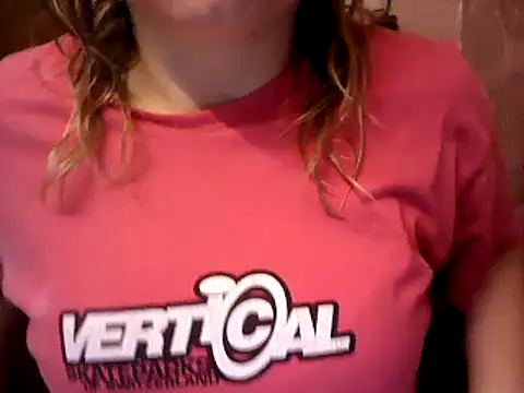 Snapshot of Allie_Janet chatting on January 17, 2025, 4:39 am Allie Janet online show from January 17, 2025, 4:39 am