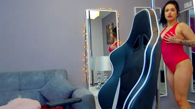 Eva Lovvia  online show from February 28, 2025, 7:25 pm