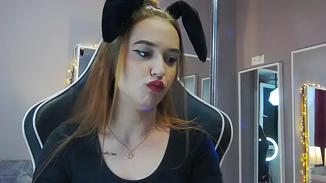 Eva Lovvia  online show from January 23, 2025, 9:18 pm