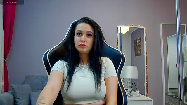 Eva Lovvia  online show from March 20, 2025, 7:35 pm