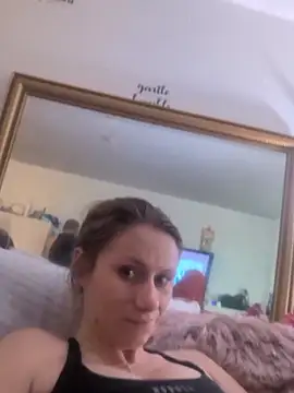 Snapshot of VibeyLovers chatting on November 8, 2025, 10:02 pm VibeyLovers online show from November 8, 2025, 10:02 pm