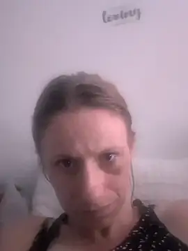 Snapshot of VibeyLovers chatting on September 9, 2025, 3:54 pm VibeyLovers online show from September 9, 2025, 3:54 pm