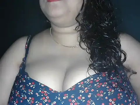 kissingcurvy online show from October 13, 2025, 7:10 am