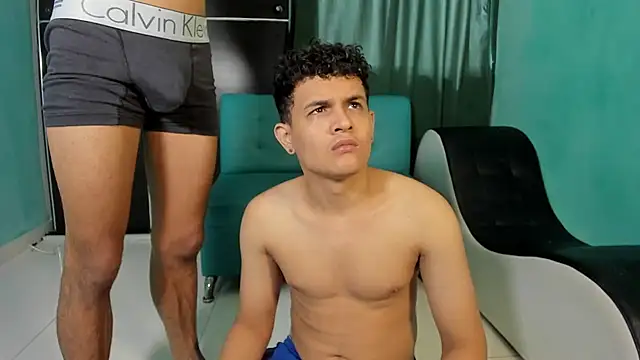 CoupleTwink12 online show from March 19, 2025, 7:27 pm