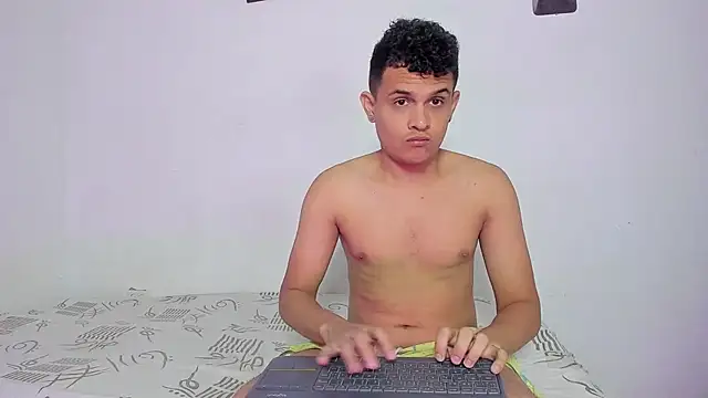 Snapshot of CoupleTwink12 chatting on April 17, 2026, 9:50 pm CoupleTwink12 online show from April 17, 2026, 9:50 pm