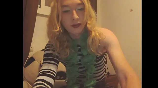 Snapshot of Rudy__Ryabina chatting on March 17, 2025, 9:35 pm Rudy Ryabina online show from March 17, 2025, 9:35 pm