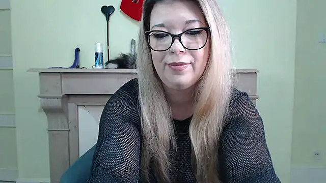 kamilalova online show from April 9, 2026, 2:12 pm