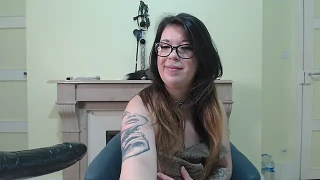 kamilalova online show from February 26, 2025, 2:16 pm