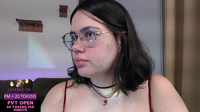 crystalll room online show from May 14, 2026, 12:51 am