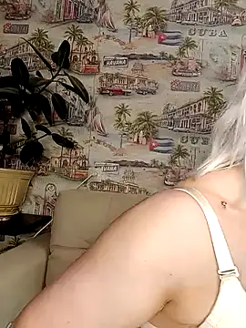 Snapshot of Anesteishen chatting on March 18, 2025, 7:01 am Anesteishen online show from March 18, 2025, 7:01 am