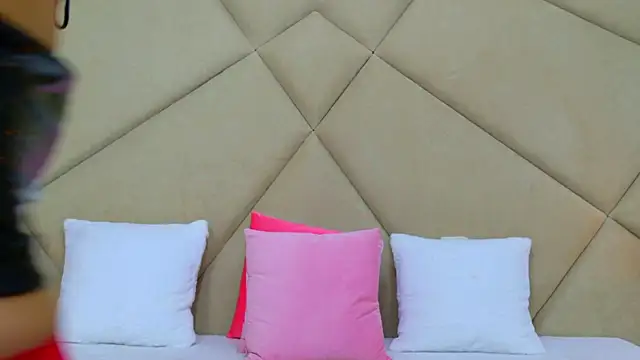 Snapshot of ChloeFrost chatting on May 13, 2026, 5:14 am ChloeFrost online show from May 13, 2026, 5:14 am