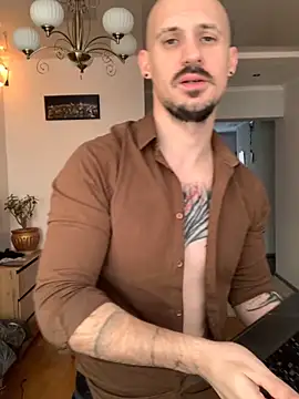 Snapshot of AssHunter4k chatting on November 18, 2025, 9:23 am AssHunter4k online show from November 18, 2025, 9:23 am