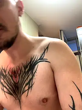 Snapshot of AssHunter4k chatting on November 5, 2025, 7:33 am AssHunter4k online show from November 5, 2025, 7:33 am