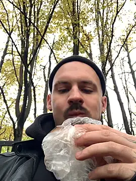 Snapshot of AssHunter4k chatting on October 25, 2025, 7:07 am AssHunter4k online show from October 25, 2025, 7:07 am