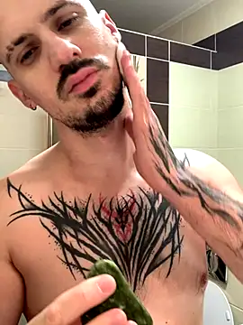 Snapshot of AssHunter4k chatting on November 11, 2025, 8:31 am AssHunter4k online show from November 11, 2025, 8:31 am