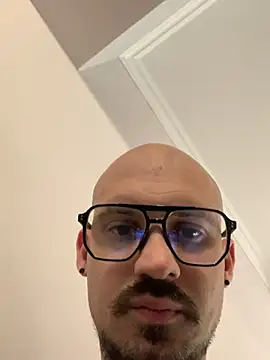 AssHunter4k online show from May 17, 2026, 6:13 am