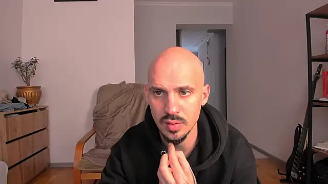 Snapshot of AssHunter4k chatting on October 23, 2025, 9:19 am AssHunter4k online show from October 23, 2025, 9:19 am