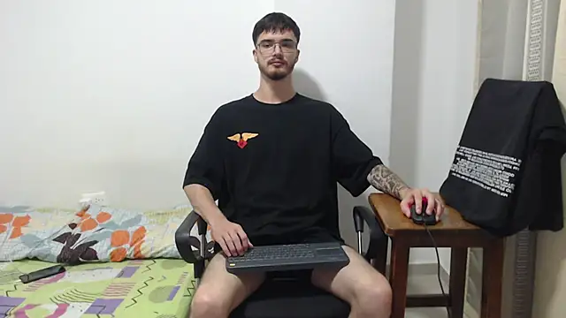 Aleex Miller online show from November 18, 2025, 10:40 am