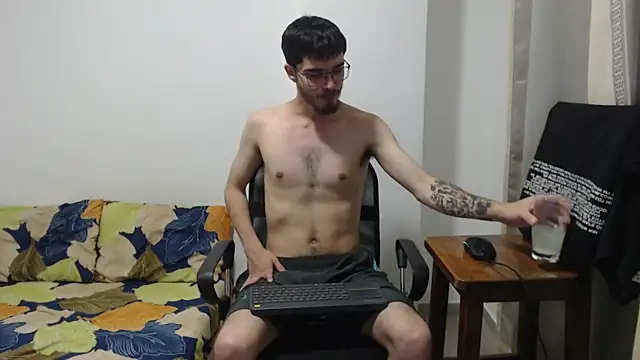 Aleex Miller online show from November 1, 2025, 2:07 am