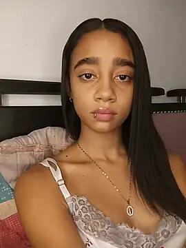 Snapshot of Zoe_Sweett18 chatting on July 9, 2026, 6:18 pm Zoe Sweett18 online show from July 9, 2026, 6:18 pm