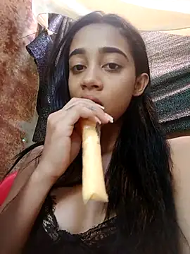 Snapshot of Zoe_Sweett18 chatting on February 24, 2025, 7:19 pm Zoe Sweett18 online show from February 24, 2025, 7:19 pm