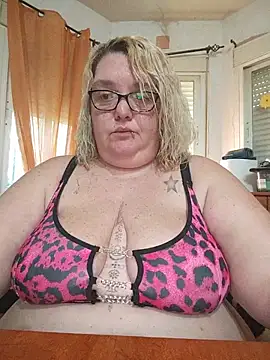Snapshot of diosacurvy1984 chatting on May 12, 2026, 4:35 pm diosacurvy1984 online show from May 12, 2026, 4:35 pm