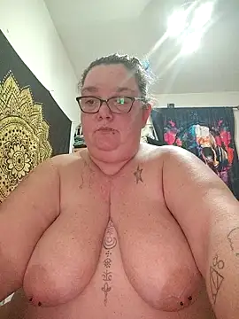 diosacurvy1984 online show from March 25, 2026, 9:46 pm