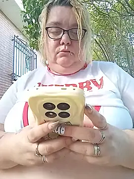 Snapshot of diosacurvy1984 chatting on May 24, 2026, 4:51 pm diosacurvy1984 online show from May 24, 2026, 4:51 pm
