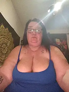 diosacurvy1984 online show from February 22, 2026, 9:49 pm