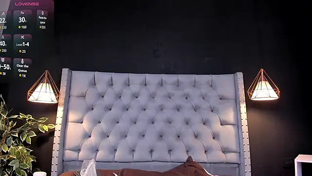 Snapshot of AlexaMora_ chatting on October 5, 2025, 11:45 am AlexaMora online show from October 5, 2025, 11:45 am
