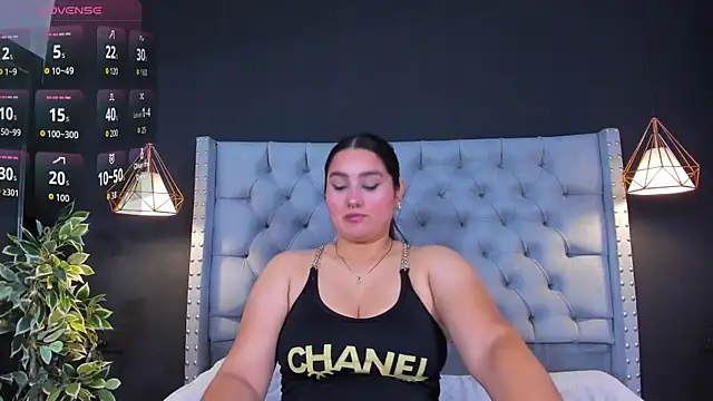 Snapshot of AlexaMora_ chatting on September 13, 2025, 11:32 am AlexaMora online show from September 13, 2025, 11:32 am