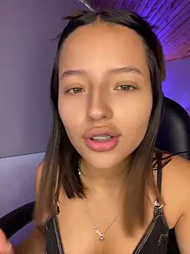 Snapshot of Sofia18_pinkk chatting on May 22, 2026, 9:35 pm Sofia18 pinkk online show from May 22, 2026, 9:35 pm